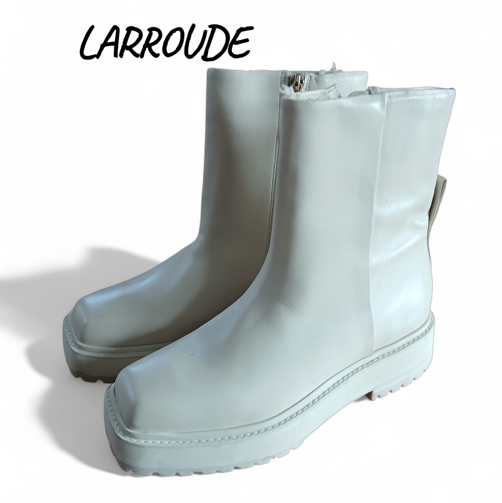 NEW! Larroude Size 8.5 Cream Leather Side Zipper Entry Boots